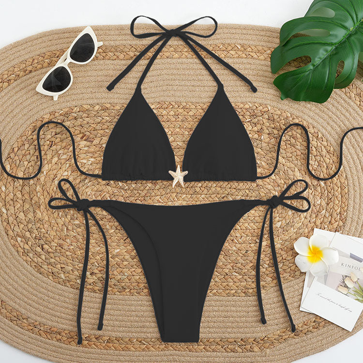Bekvämt och elegant dam triangel bikini-set med justerbara band. Modern snäckdetalj för soliga dagar vid vattnet.