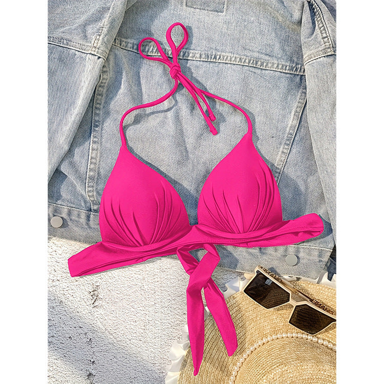 Dam triangel bikinitopp med justerbar nackrem. Stilrent badmode för sommar.