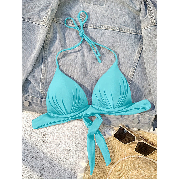 Dam badkläder: triangel bikinitopp med justerbar nackrem, perfekt för poolstil.