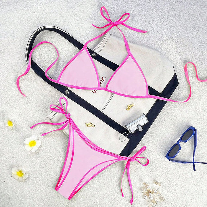 Elegant dam triangelbikini med justerbara axelband, bekväma knytband för strandmode.