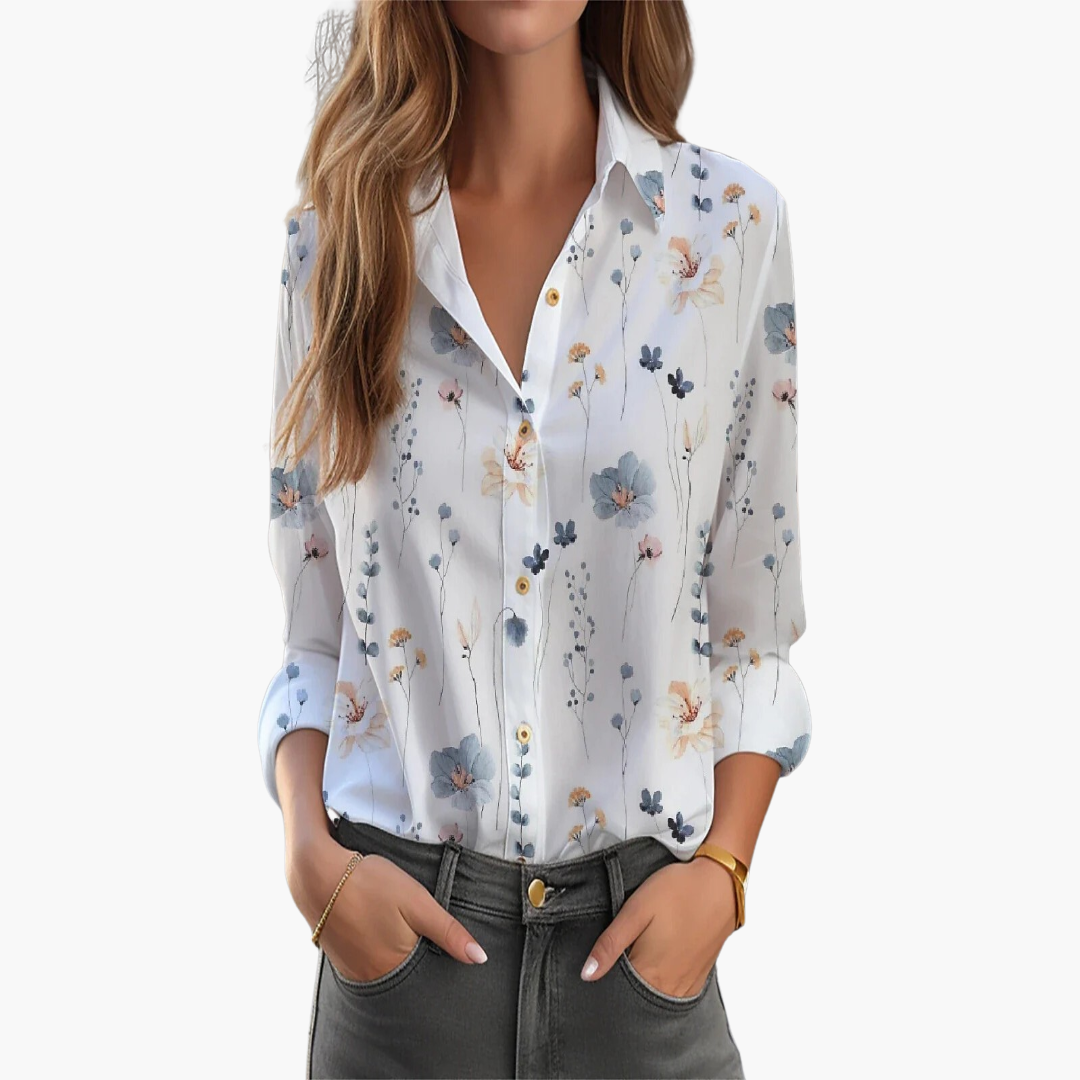 Elegant damblus med blommönster, krage och knäppning. Långärmad skjorta för dammode, vår och sommar.