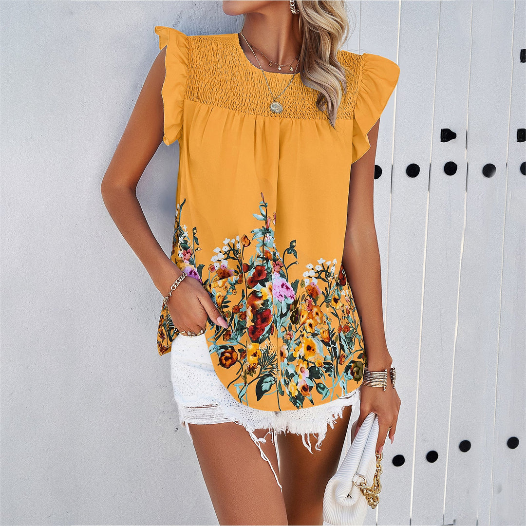 Somrig damblus med volanger & vackert blommönster. Idealisk för kvinnor som söker elegant & casual stil.