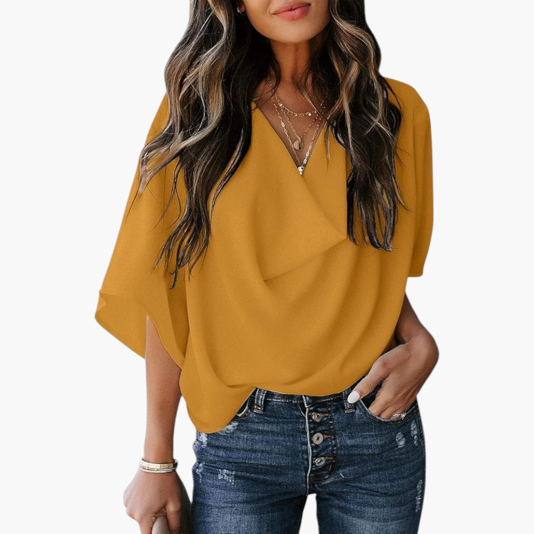 Stilren damblus med V-ringning & korta ärmar; en bekväm och elegant vardags- & festblus.