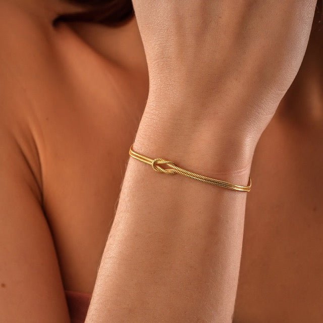 Snyggt damarmband med knop i metall, perfekt accessoar