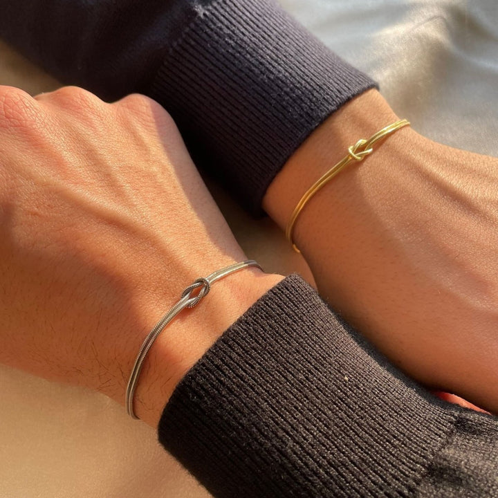 Stilrent armband med kärleksknop för kvinnor, blank metallfinish