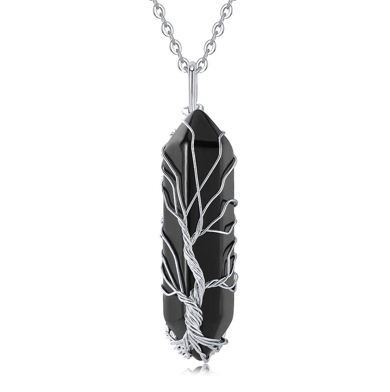 Glänsande silverhalsband med Livets Träd och en klar, energigivande kristall.