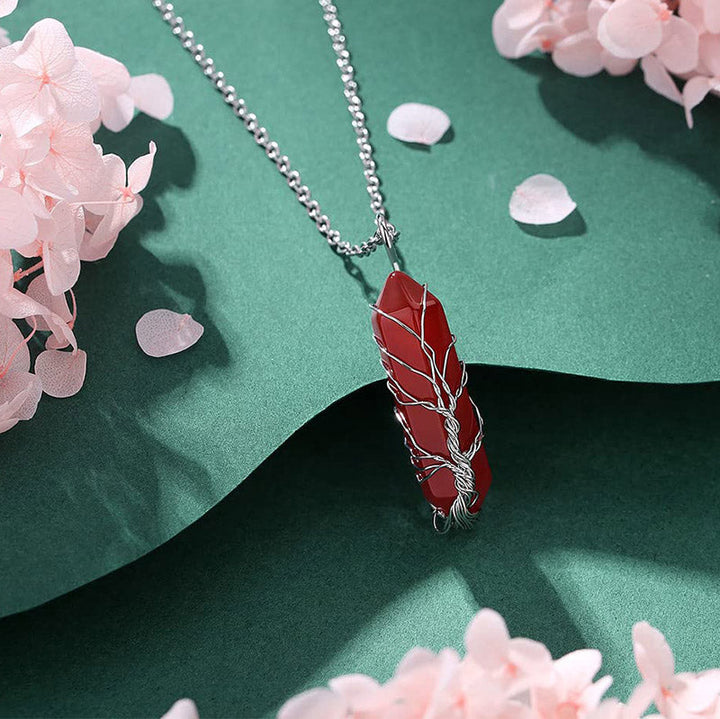 Damhalsband med Livets Träd, en tidlös design med en energifylld kristall.