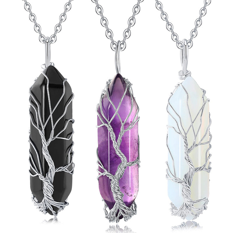 Livets Träd-halsband i silver, kompletterat med en vacker energikristall.