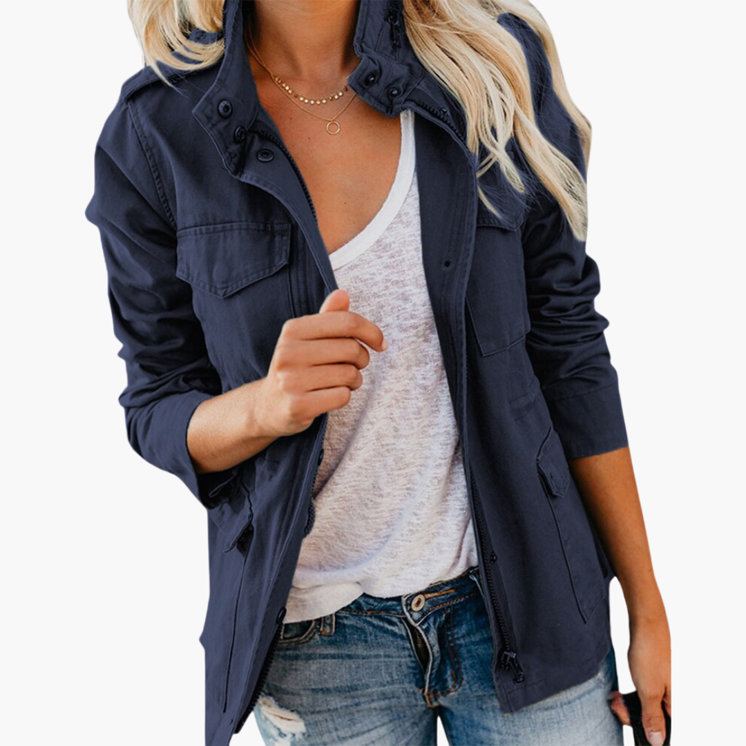 Mångsidig damjacka med snygg knäppning & praktiska sidofickor. Elegant & bekväm vardagsjacka för damkläder.
