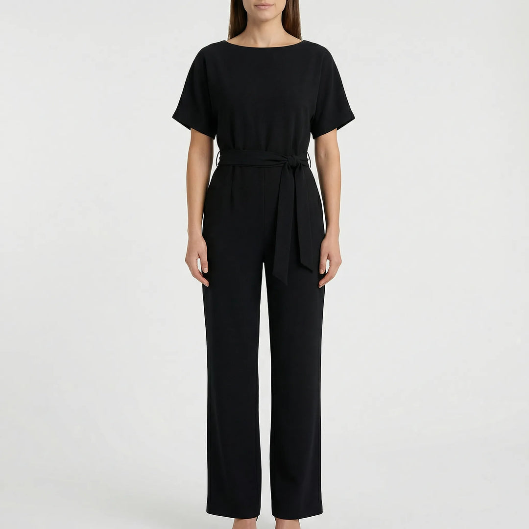 Damjumpsuit Emma med eleganta vida ben och praktiskt knytbälte. En stilren helkropp för alla tillfällen.