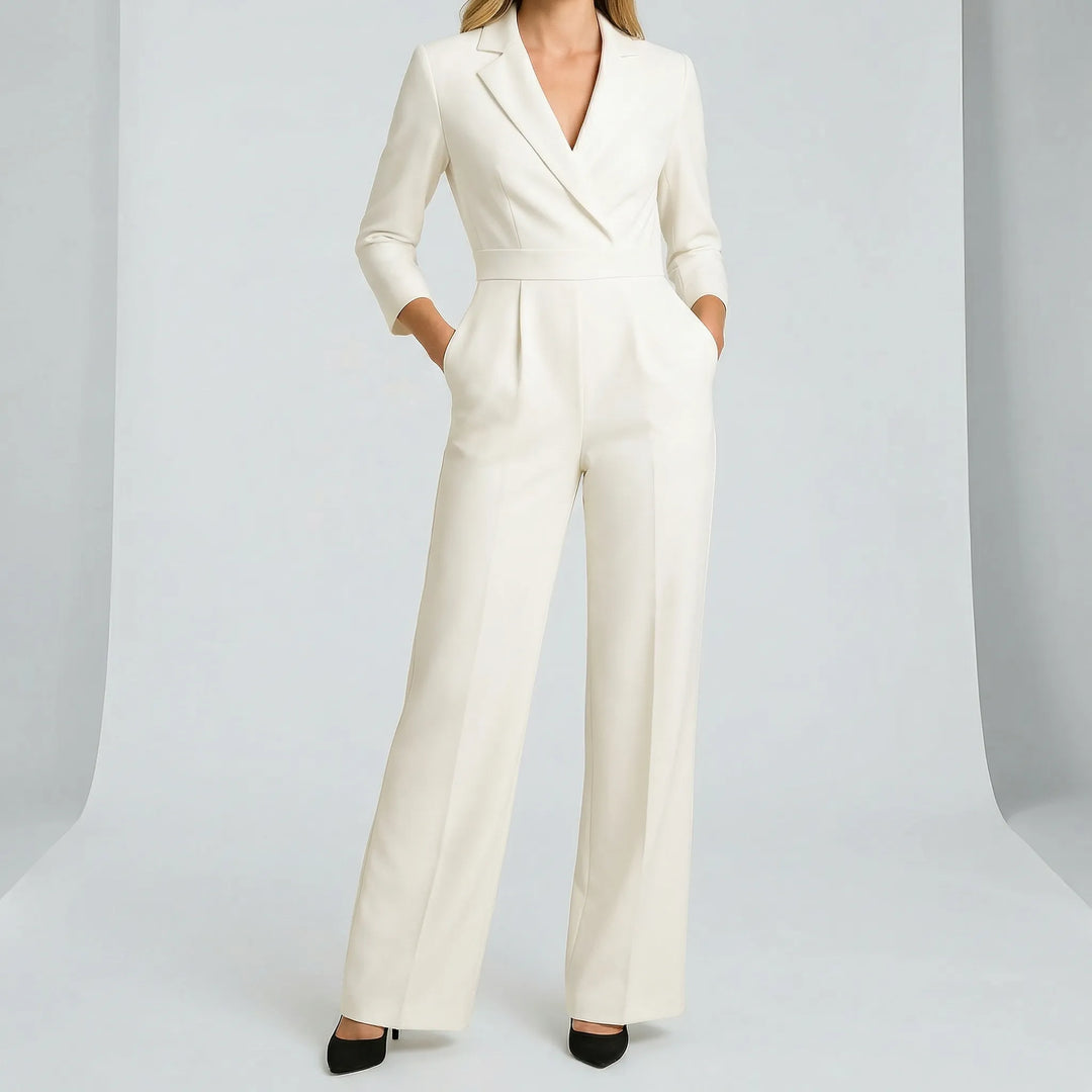 Bekväm långärmad damjumpsuit med figursydda detaljer. Stilren med v-ringning för både avslappnade & festliga tillfällen.