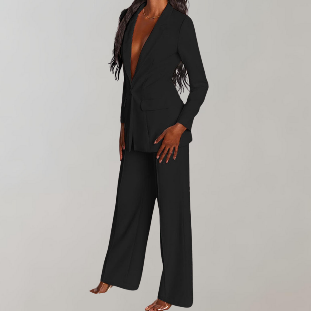 Damkläder: Elegant kavaj- och byxset. Smickrande passform för en professionell look.