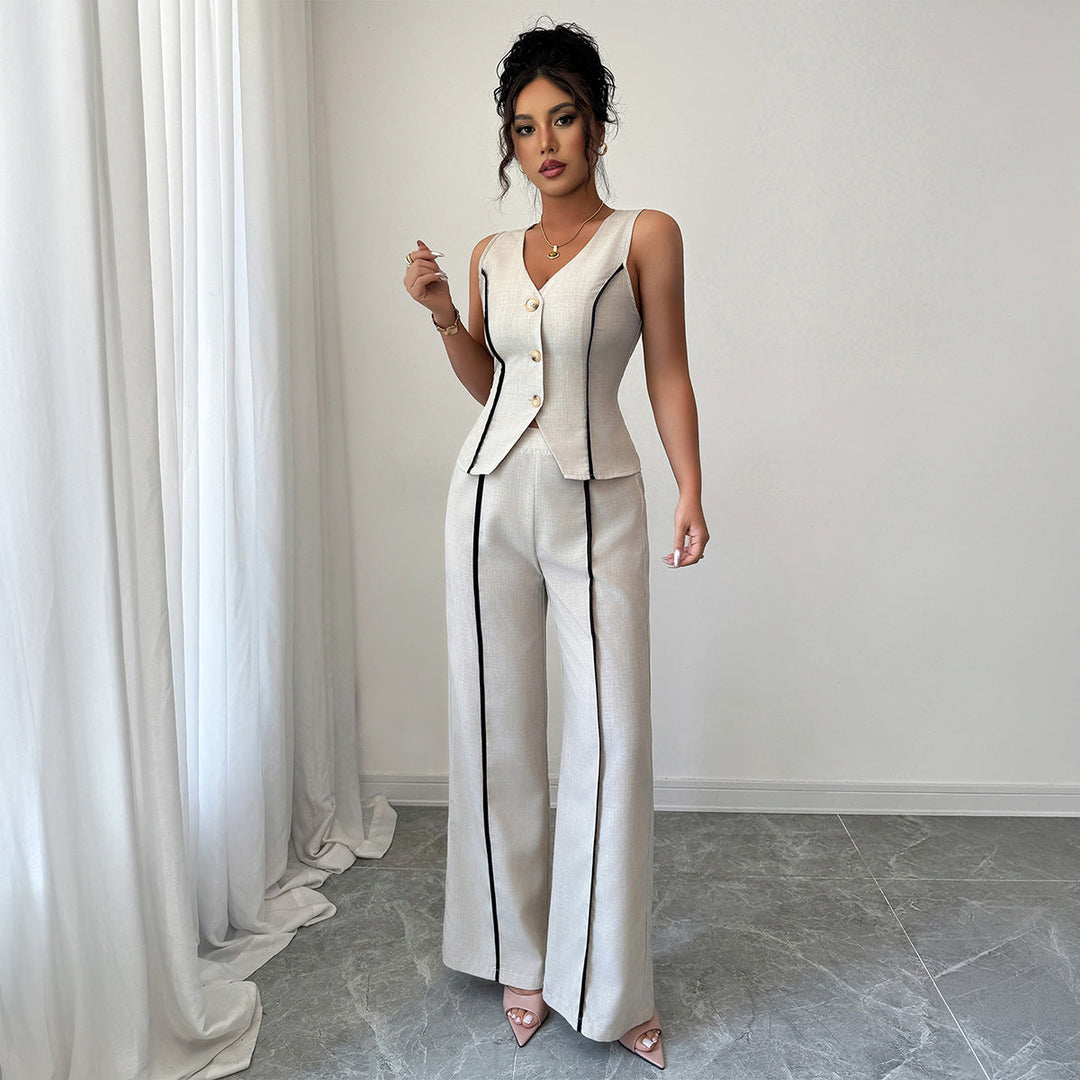 Figursydd aprikos topp från ett elegant damkostymset. Modern design för affärs- och festkläder.