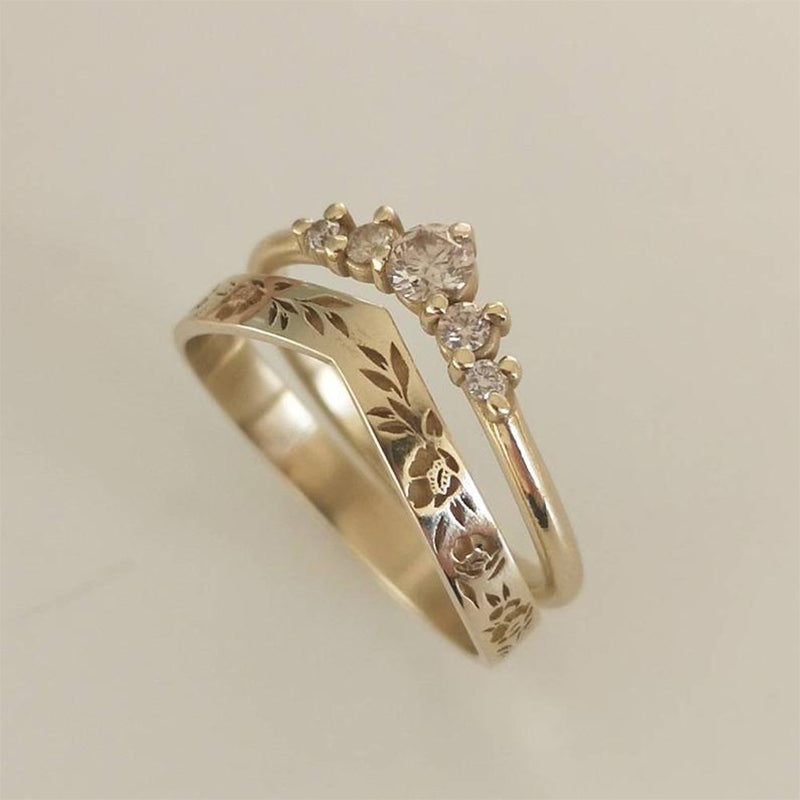 "Elegant damring med blommönster, återvunnet silver, handgjord accessoar perfekt för unik och tidlös stil."