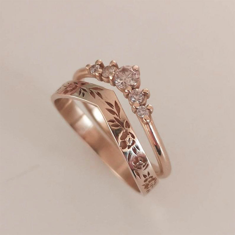 "Elegant damring med blommönster, återvunnet silver, handgjord accessoar perfekt för unik och tidlös stil."