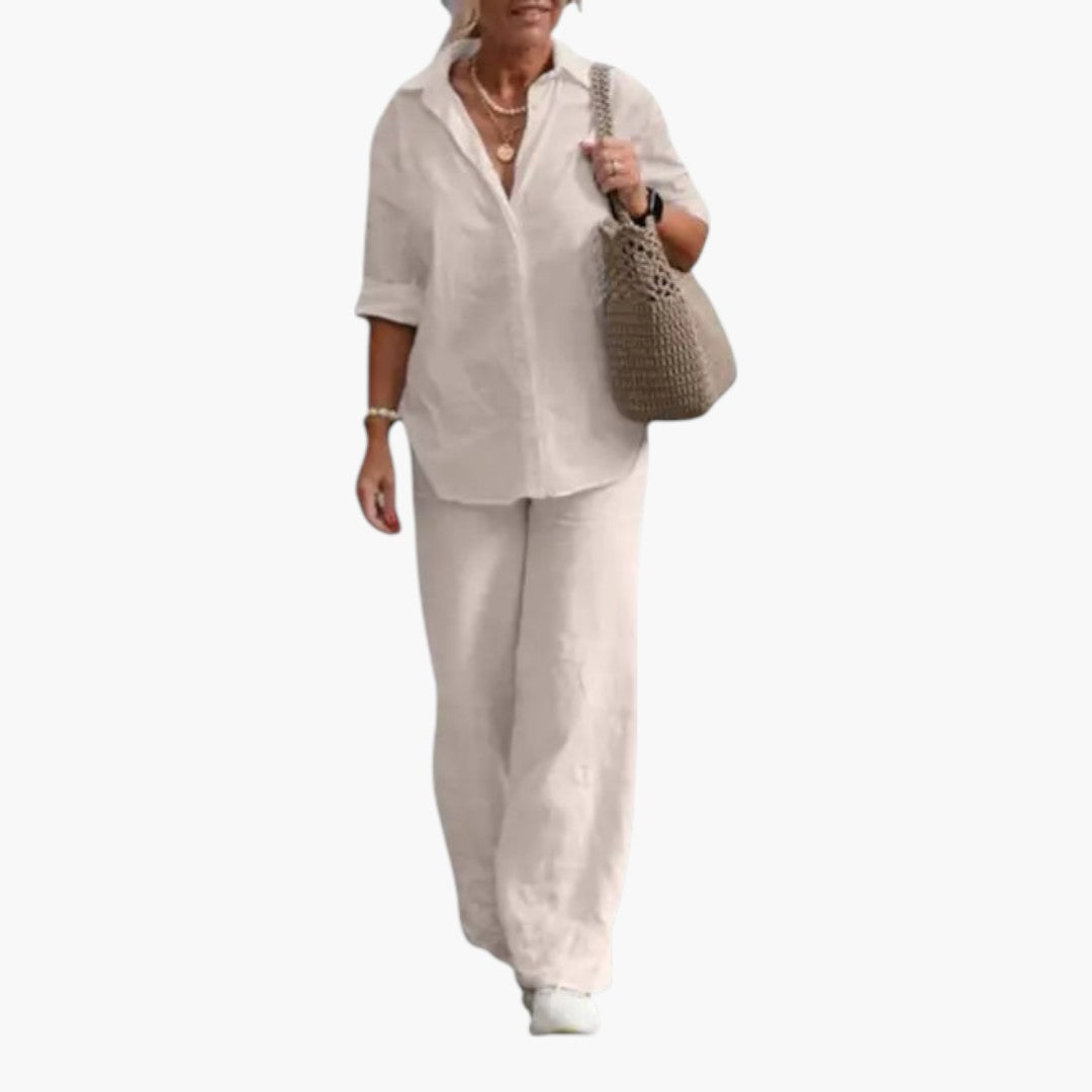 Elegant damset med matchande skjorta och vida byxor. Perfekt för stil och komfort i vardagen.