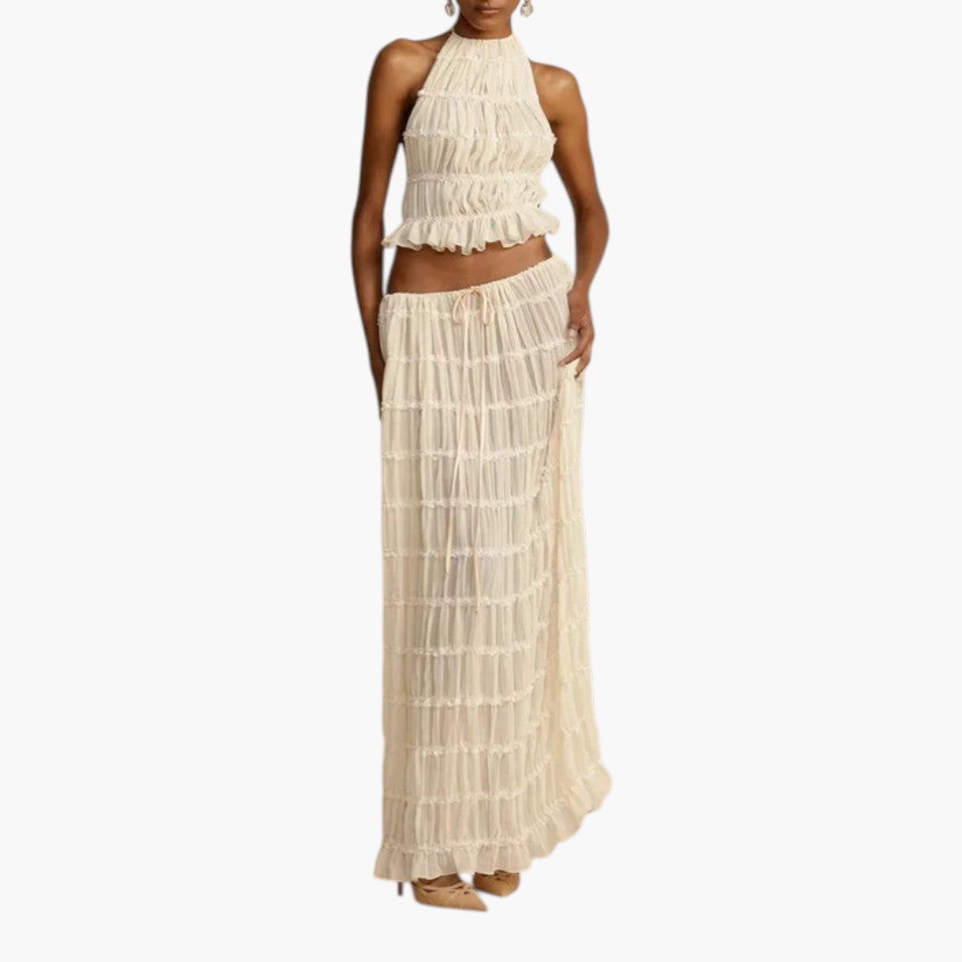 Tvådelat damset med elegant halternecktopp och lång kjol. Idealisk sommarstil för både casual & fest.