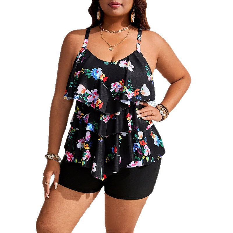 Stilfullt set med damtankini volangtopp och matchande shorts. Perfekta strandkläder och simkläder för sommar.