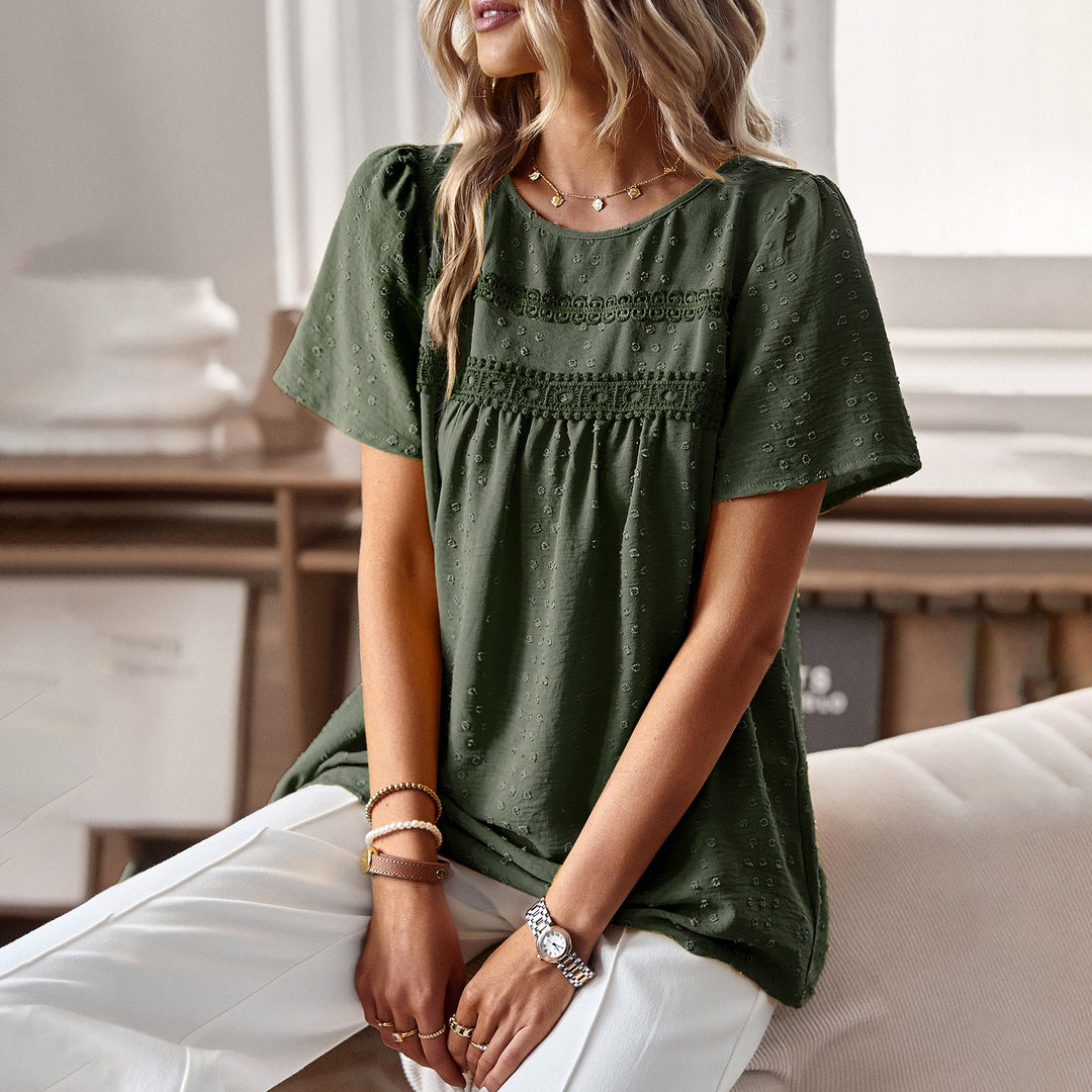 Casual chic damtopp med stilfulla volanger; bekväm och elegant vardagsblus, kortärmad.