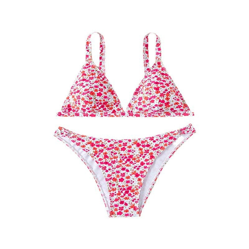 Stilren triangeltop bikini i damdesign. Tvådelade badkläder för maximal sommarkomfort.