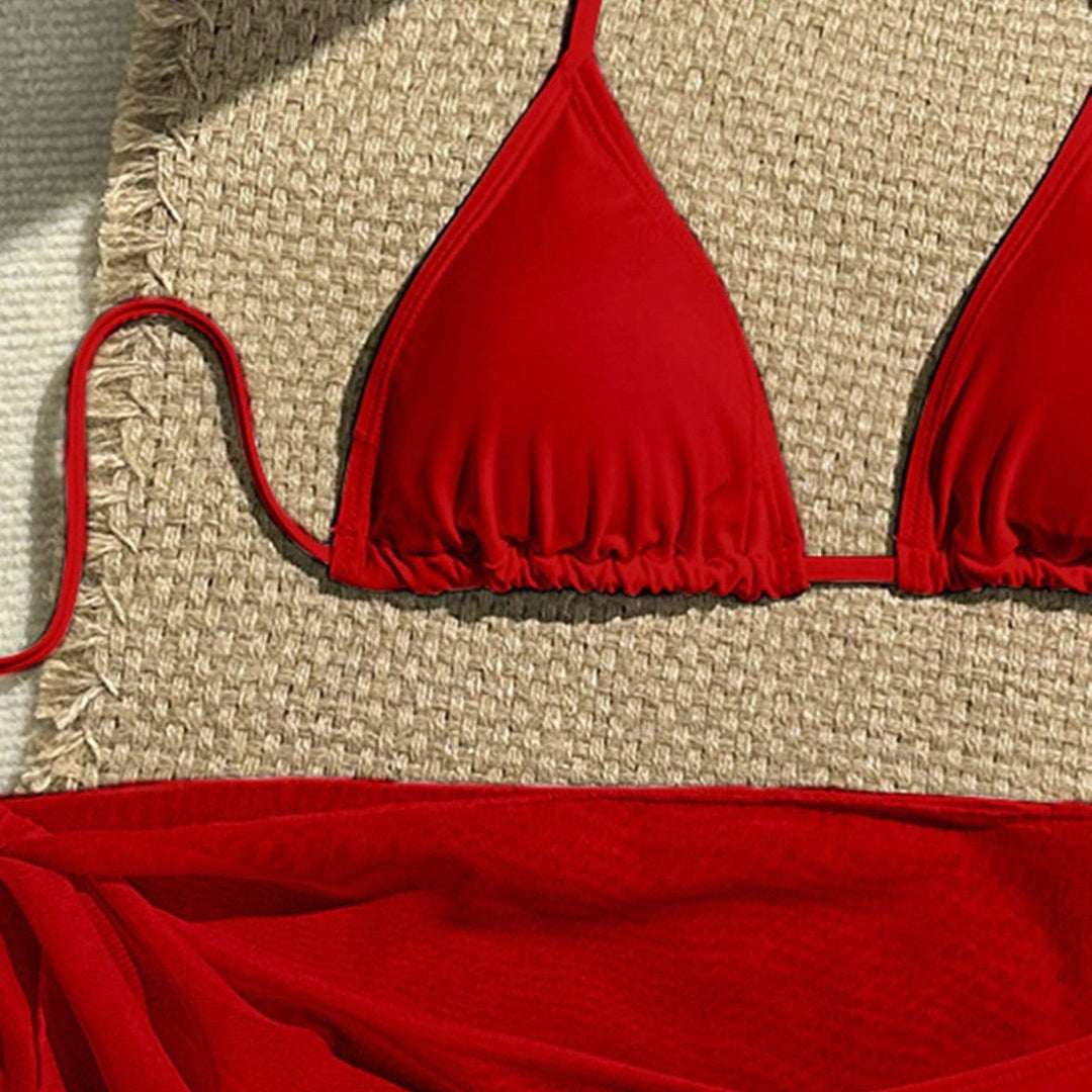 Kvinnors strandmode: bekväm triangelbikini med reglerbara band och snygg omslagsduk. Badkläder.