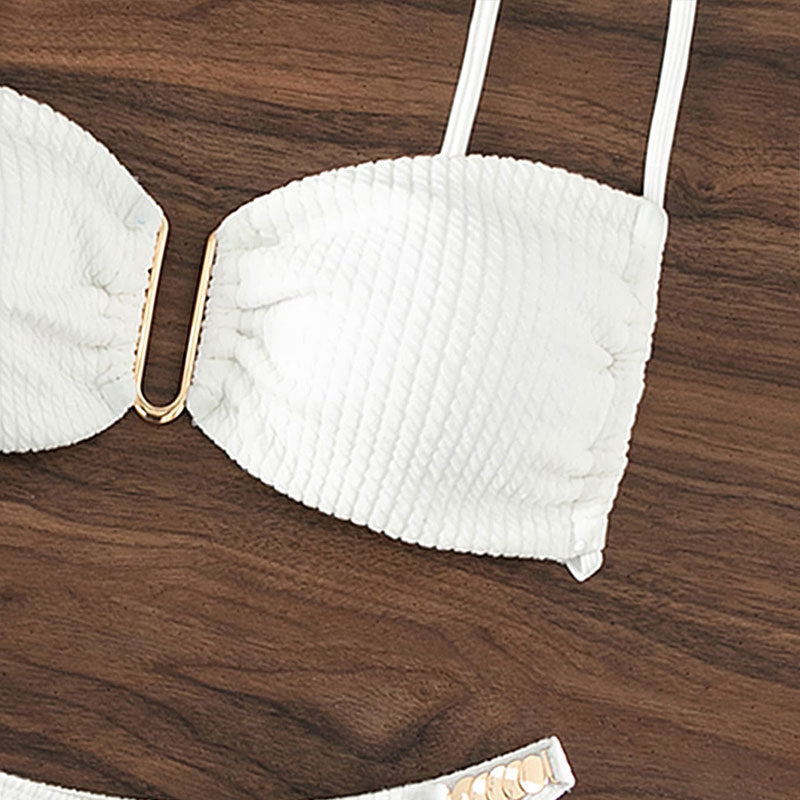Damtriangelbikini med stödband, designad för komfort och elegant stil. Sommarbadkläder.