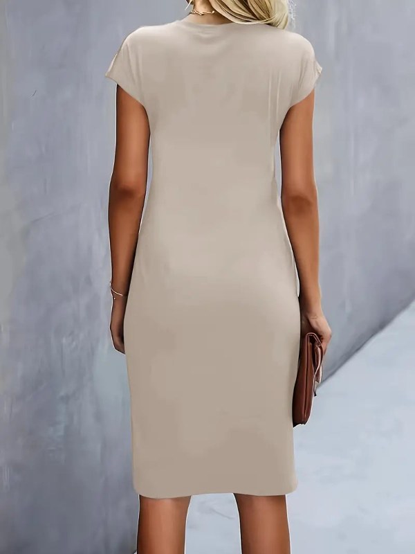 Elegant draperad damklänning, kortärmad midiklänning, lätt att styla för dammode & fest.
