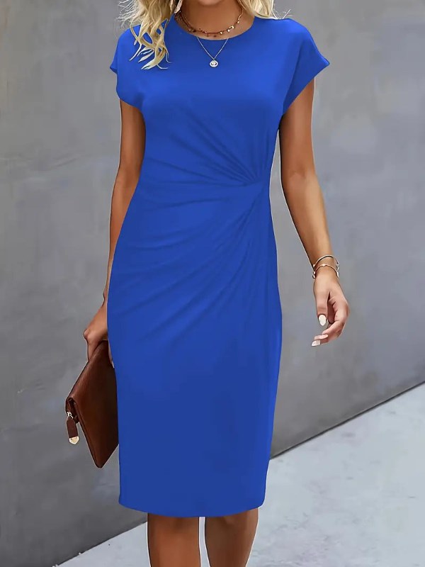 Stilren damklänning, kortärmad midiklänning med elegant drapering & skön passform för dammode.