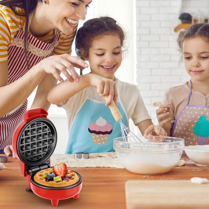 Kompakt elektriskt mini-våffeljärn med non-stick-beläggning, perfekt för små kök och resor.
