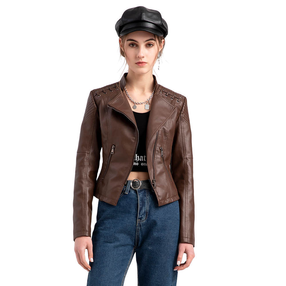 Elegant Elizabeth vintage bikerjacka för dam, figursydd passform för en kvinnlig siluett.