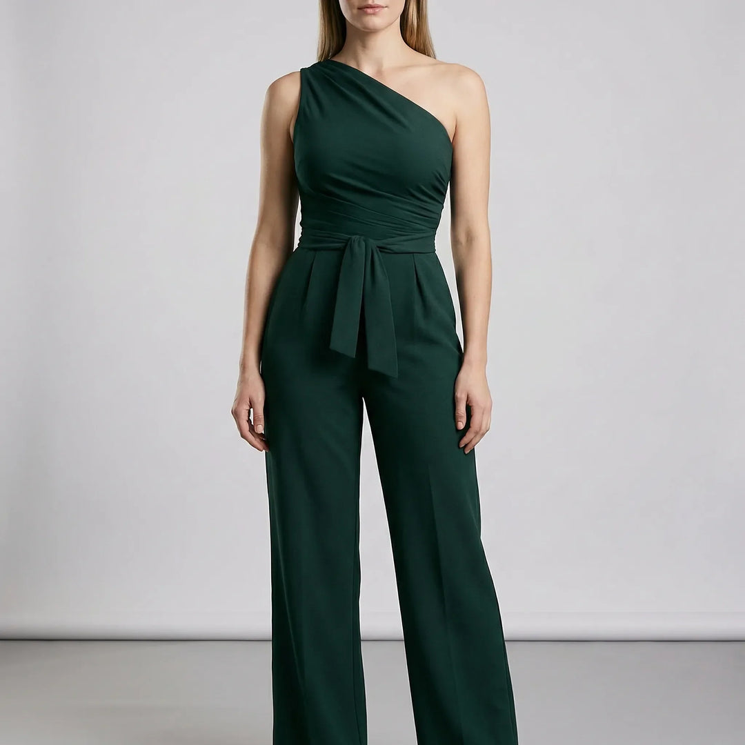 Bekväm och stilren enfärgad damjumpsuit med en axel. Lös passform och knytbälte för flexibilitet.