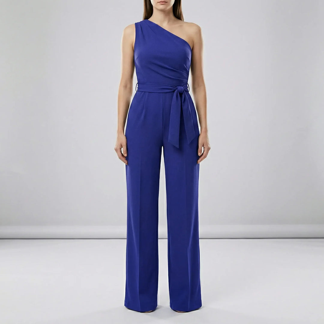 Helkroppsbild av elegant enaxlad damjumpsuit Phoebe med lös passform, perfekt för sommarfester och vardag.