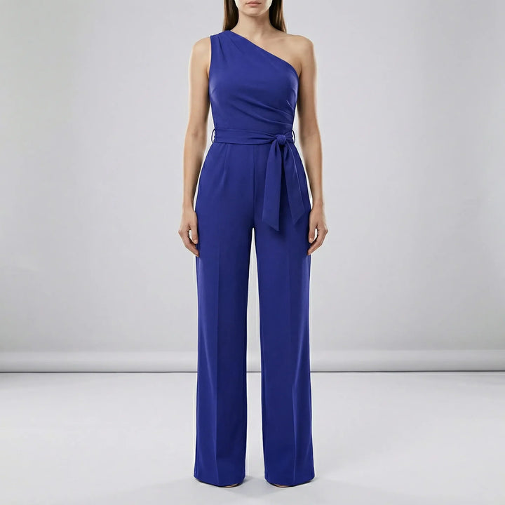 Helkroppsbild av elegant enaxlad damjumpsuit Phoebe med lös passform, perfekt för sommarfester och vardag.