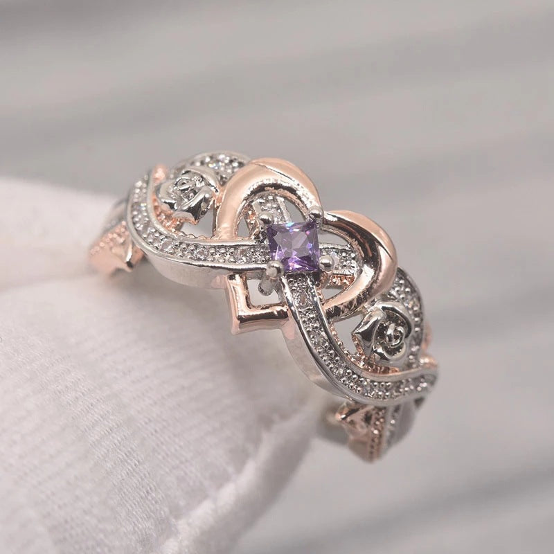 "Elegant februari ametyst ring i silver för kvinnor, handgjord, detaljrik design med hjärta och oändlighetsband."