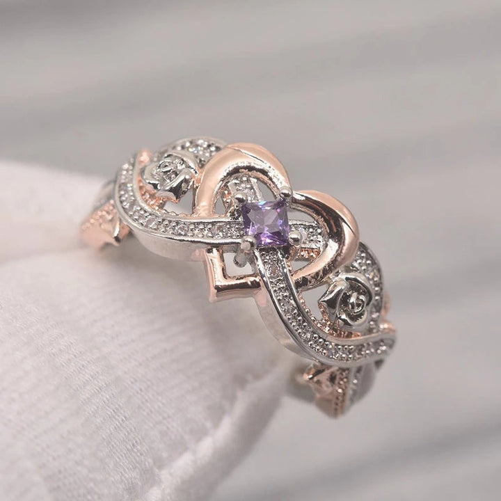"Elegant februari ametyst ring i silver för kvinnor, handgjord, detaljrik design med hjärta och oändlighetsband."
