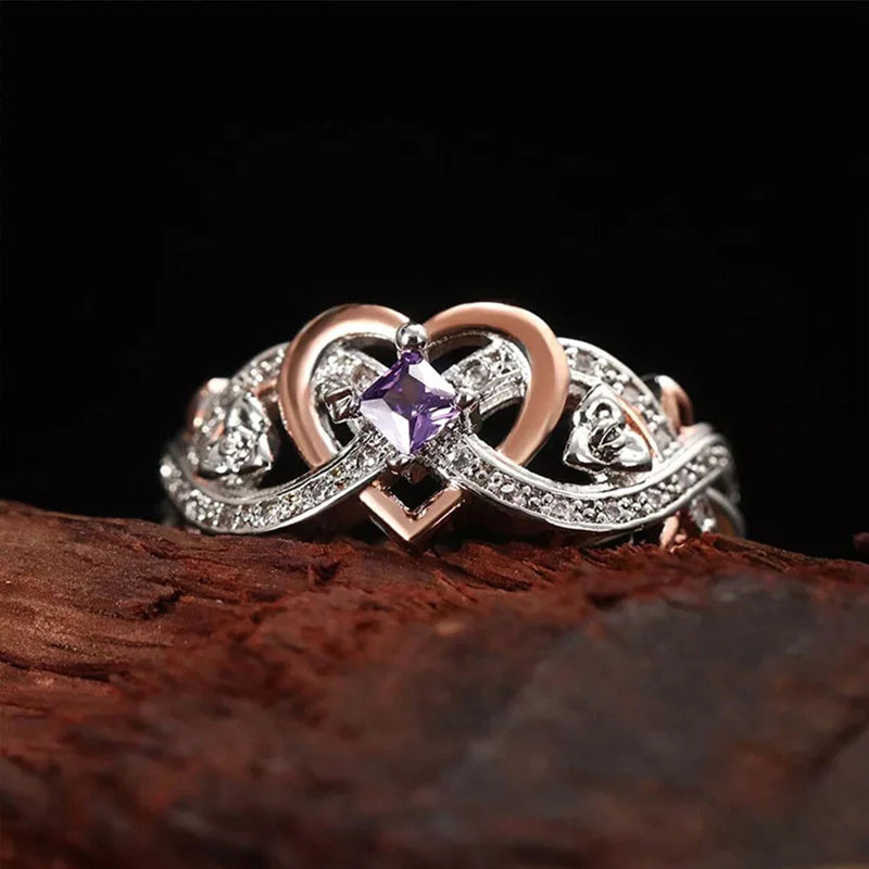 "Elegant februari ametyst ring i silver för kvinnor, handgjord, detaljrik design med hjärta och oändlighetsband."