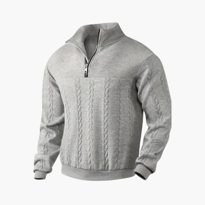 Elegant flätstickad herrtröja med halv dragkedja. Stilren pullover för höst- och vintermode.