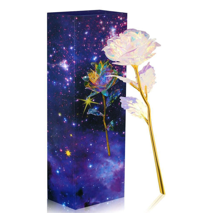 Dekorativ Galaxy Rose i 24k guldplätering med glittrande blad och holografiskt sken, perfekt för lyxig hemdekor.