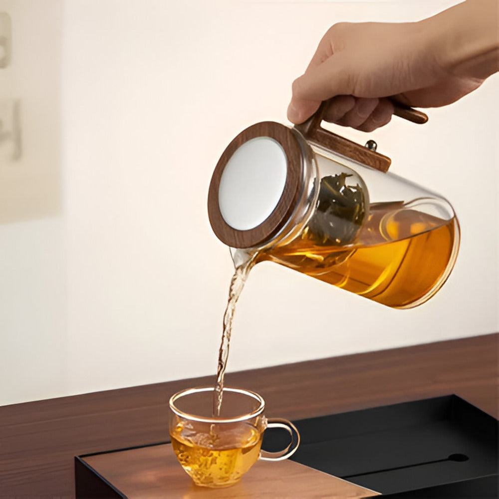 Stilren tekanna i glas med finkornig tesil, garanterar ren och smakrik teupplevelse varje gång.