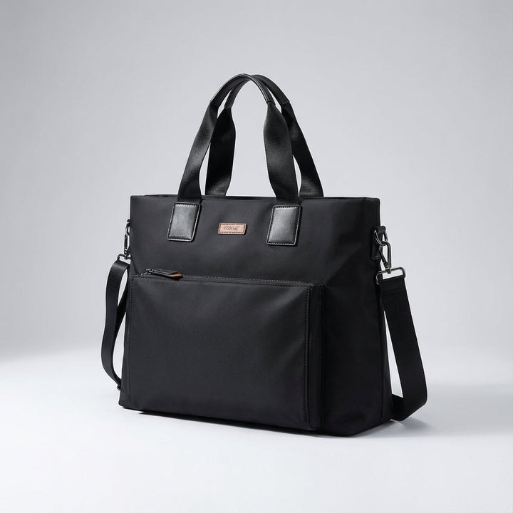Snygg svart affärsväska i canvas, unisex design. Perfekt pendlarväska för laptop och kontorsmaterial.
