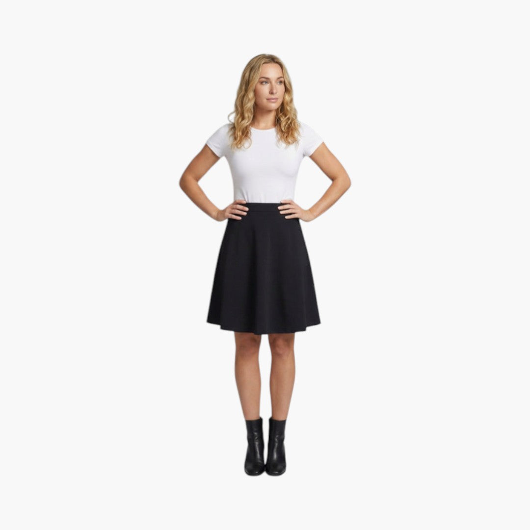 Enfärgad elegant damkjol, högmidjad och knälång. Idealisk för sommar & mode.
