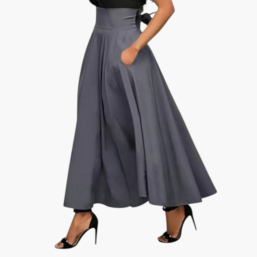 Lång, utsvängd maxikjol med hög midja och sidofickor. Mångsidig damkjol för en stilfull look.