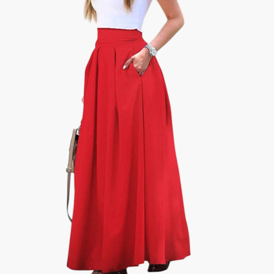 Kvinnlig högmidjad maxikjol med vackra plisséer och sidofickor, idealisk för elegant sommarlook.