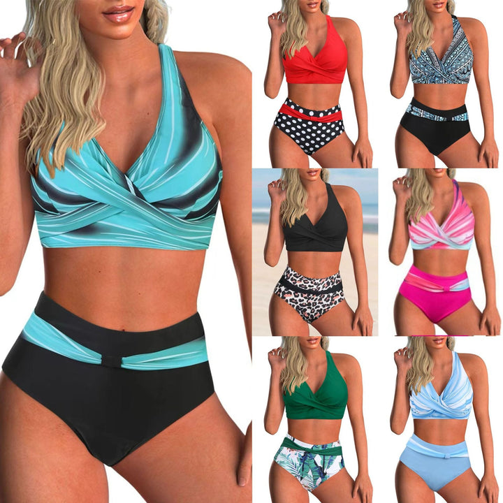 Elegant högskuren bikini för dam med omlott-topp och bekväm midja, perfekt för sommarstil & strandmode.