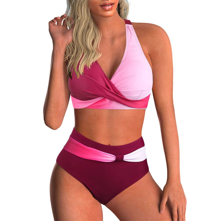 Damers bikiniset: högskuren modell, elegant omlott-topp & bekväm midja. Perfekt sommarstil.