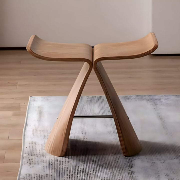Unik handgjord träpall. Svart valnötshocker för elegant inredning i vardagsrum eller hall.