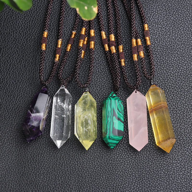 Presenttips: Elegant hexagonhalsband. Natursten för balans, ett tidlöst smycke.