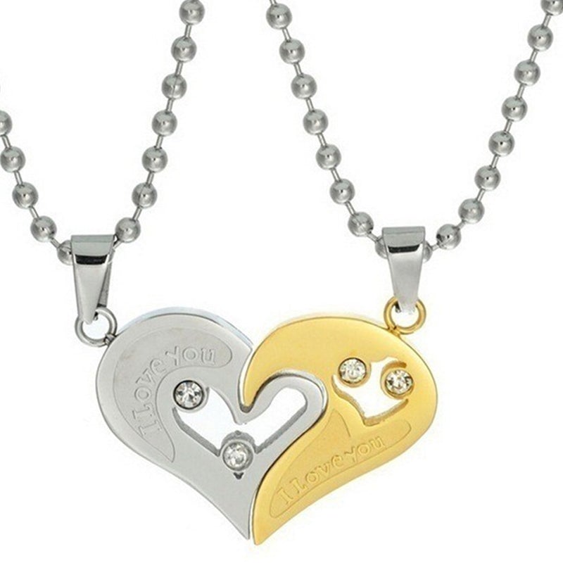 "Elegant hjärtformat silverhalsband med zirkonia för par, perfekt kärleksgåva med stilrena detaljer och gravering."