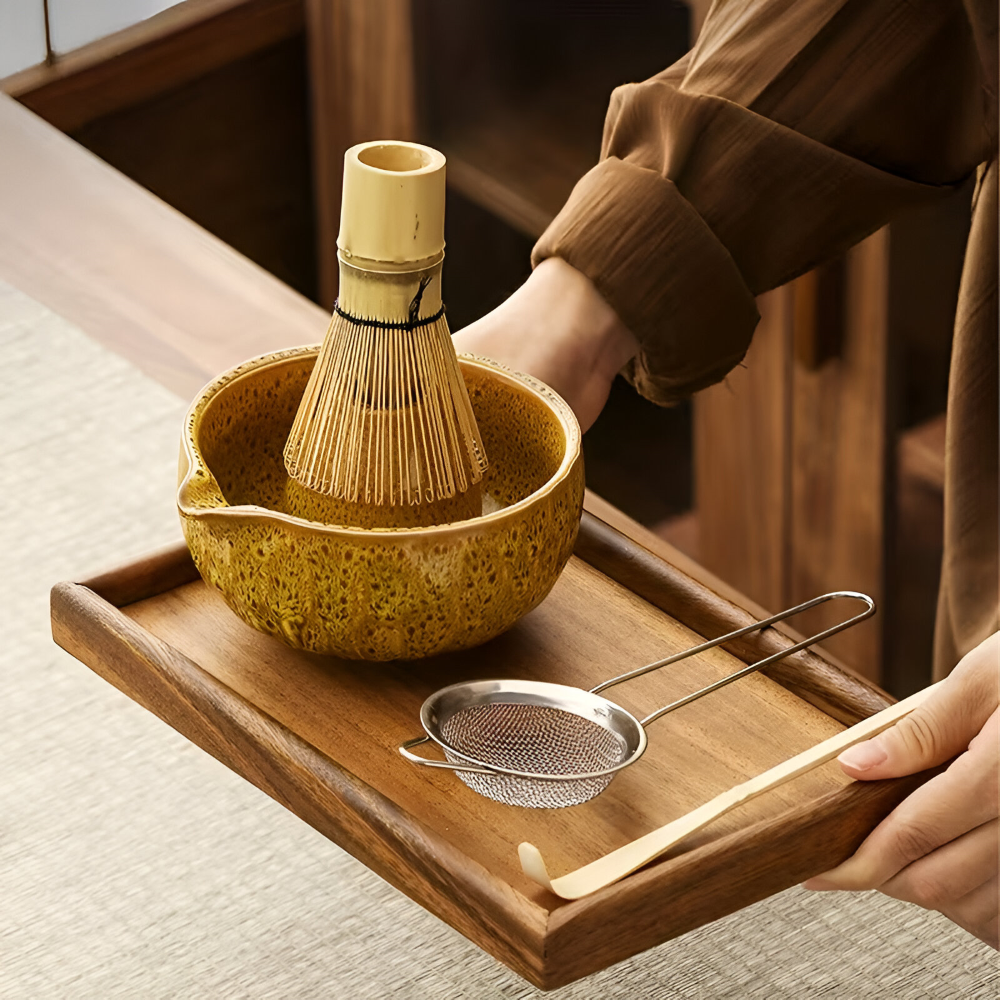 Exklusivt matcha teset, perfekt presenttips. Innehåller japansk keramikskål, bambuvisp, chashaku & tesil.
