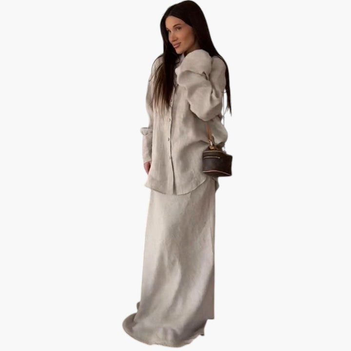 Elegant kaki tvådelat set för kvinnor med knappskjorta och lång bekväm maxikjol. Perfekt för vardagsmode.